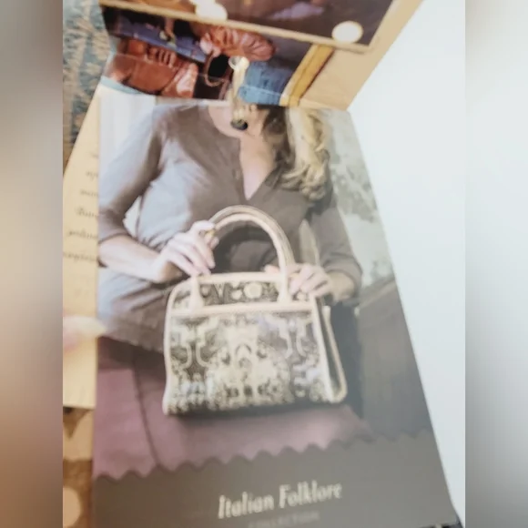 NWT-🤎-Patricia Nash Leather- Italian Folklore Stamped Messenger Cross Body Bag - Picture 12 of 13